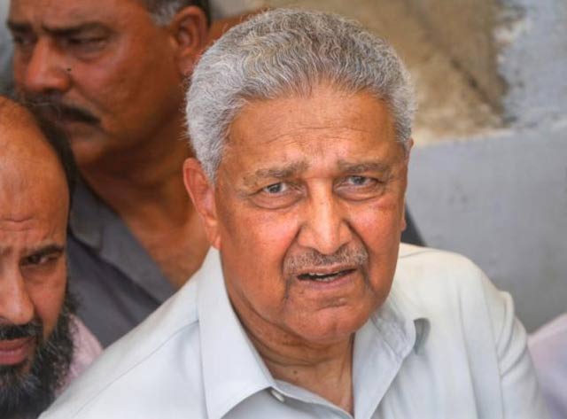 pakistani nuclear scientist abdul qadeer khan is photographed after a silent prayer over the grave of his brother abdul rauf khan during funeral services in karachi may 8 2011 reuters athar hussain pakistani nuclear scientist abdul qadeer khan is photographed after a silent prayer over the grave of his brother abdul rauf khan during funeral services in karachi may 8 2011 photo reuters