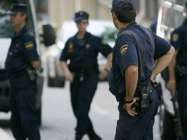 a man tried to shoot his wife and daughter who were in a car and then tried to kill himself photo afp file a man tried to shoot his wife and daughter who were in a car and then tried to kill himself photo afp file