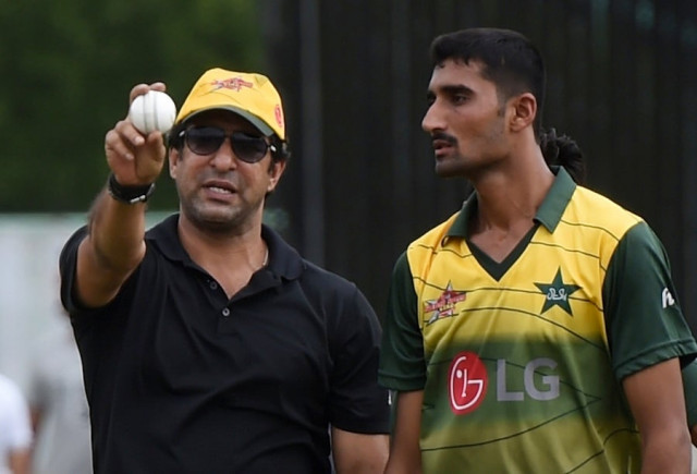 wasim akram l gives tips to a youngster in karachi on august 1 2015 photo afp wasim akram l gives tips to a youngster in karachi on august 1 2015 photo afp