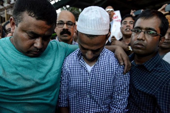 a crowd of community members have a moment of silence at the place where imam maulama akonjee was killed in the queens borough of new york city august 13 2016 photo reuters