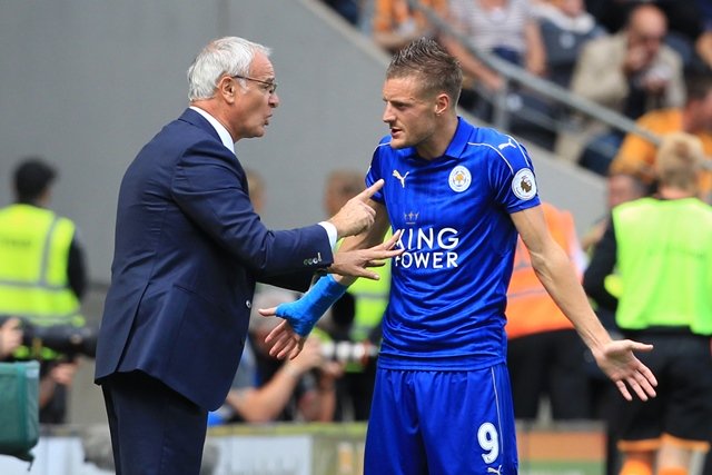 claudio ranieri l gestures as he talks with jamie vardy r on the touchline at the kcom stadium in kingston upon hull england on august 13 2016 photo afp