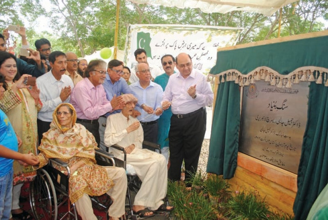wheelchair bound dr jameel jalibi who arrived at ku in an ambulance due to his ailing health unveils the foundation stone of the new research library being set up by his foundation at the varsity photo courtesy karachi university wheelchair bound dr jameel jalibi who arrived at ku in an ambulance due to his ailing health unveils the foundation stone of the new research library being set up by his foundation at the varsity photo courtesy karachi university