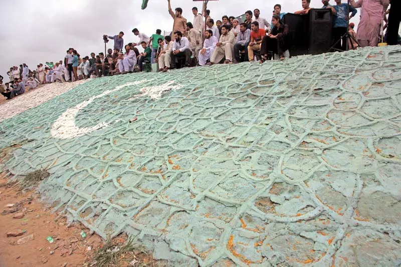 a large number of people took to the streets in karachi to celebrate independence day on sunday photo athar khan express a large number of people took to the streets in karachi to celebrate independence day on sunday photo athar khan express