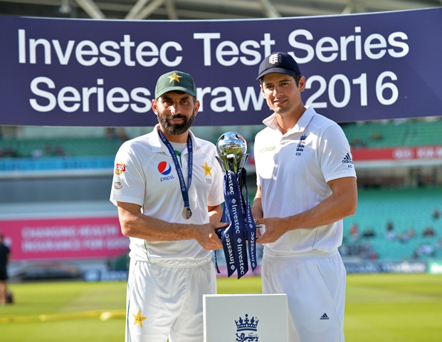alastair cook r and misbahul haq pose for a photograph with the trophy at the presentation ceremony on august 14 2016 photo afp