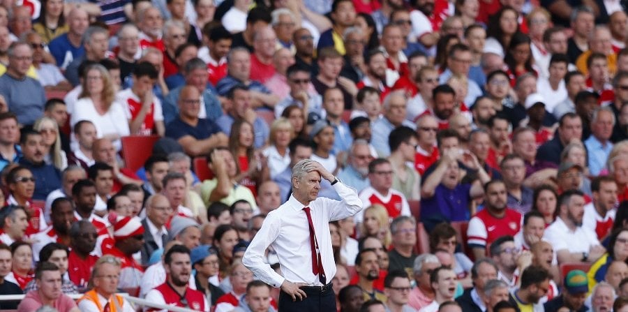 arsenal manager arsene wenger looks dejected in a match against liverpool at emirates stadium on august 14 2016 photo reuters