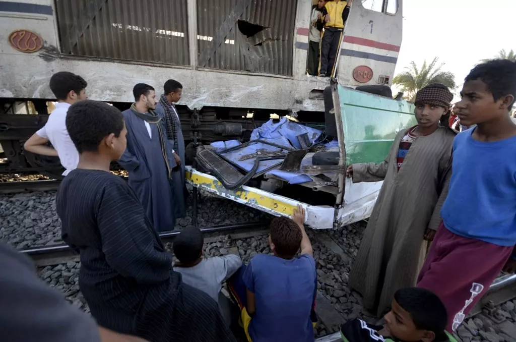 egyptians inspect the damage caused by train accident in the province of assuit south of cairo on november 17 2012 photo afp egyptians inspect the damage caused by train accident in the province of assuit south of cairo on november 17 2012 photo afp