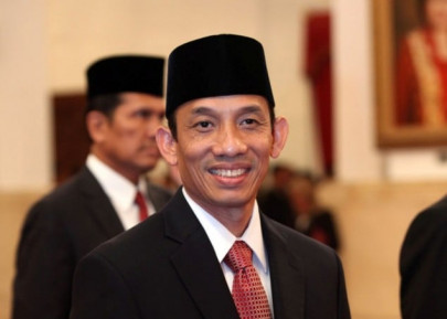 indonesian minister sacked for dual citizenship