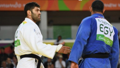 egyptian judoka sent home over handshake refusal with israeli egyptian judoka sent home over handshake refusal with israeli