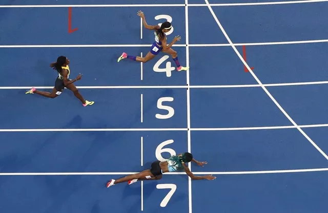 shaunae miller throws herself across the finish line to win the gold photo reuters shaunae miller throws herself across the finish line to win the gold photo reuters