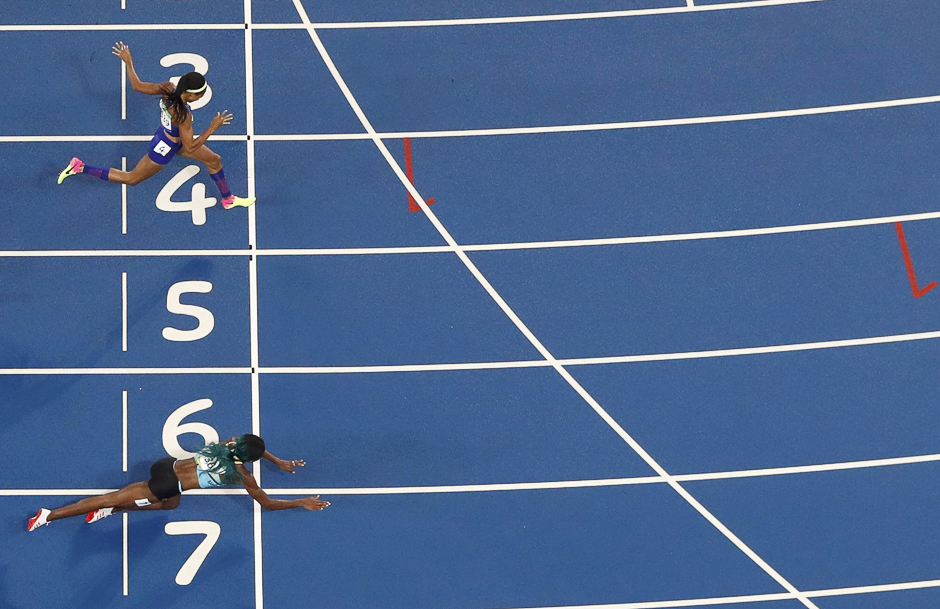 shaunae miller bah of bahamas throws herself across the finish line to win the gold ahead of allyson felix usa of usa photo reuters