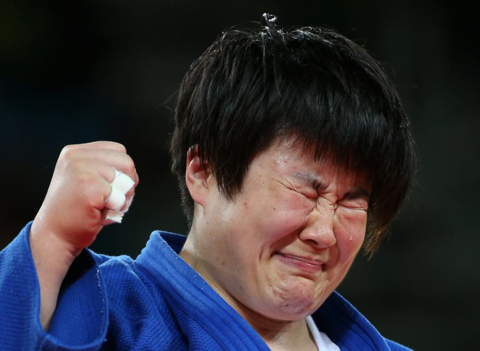 yu song of china celebrates winning the bronze medal in women 039 s 78kg judo photo reuters