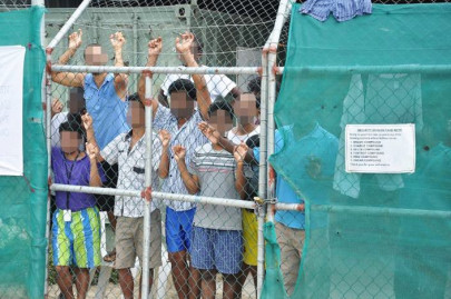 australia agrees to close controversial refugee detention centre australia agrees to close controversial refugee detention centre