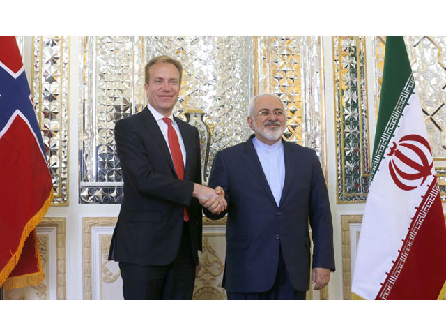 iran 039 s foreign minister mohammad javad zarif r shakes hands with norway 039 s foreign minister borge brende before a meeting on august 17 2016 in tehran photo afp