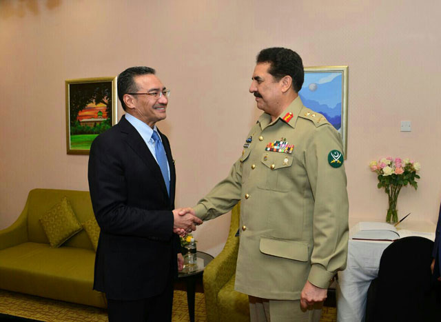 malaysian defence minister dato seri hishammuddin tun hussein receiving amry chief general raheel sharif at his office on august 17 2016 photo ispr