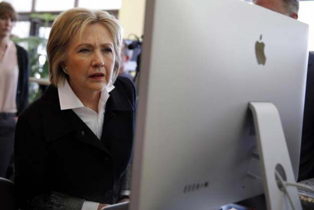 u s democratic presidential candidate hillary clinton looks at a computer screen during a campaign stop at atomic object company in grand rapids michigan us photo reuters u s democratic presidential candidate hillary clinton looks at a computer screen during a campaign stop at atomic object company in grand rapids michigan us photo reuters