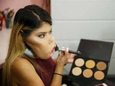 this makeup artist with face tumour is redefining beauty standards this makeup artist with face tumour is redefining beauty standards