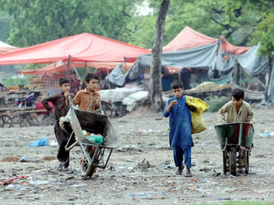 15 000 child workers toil in balochistan 15 000 child workers toil in balochistan