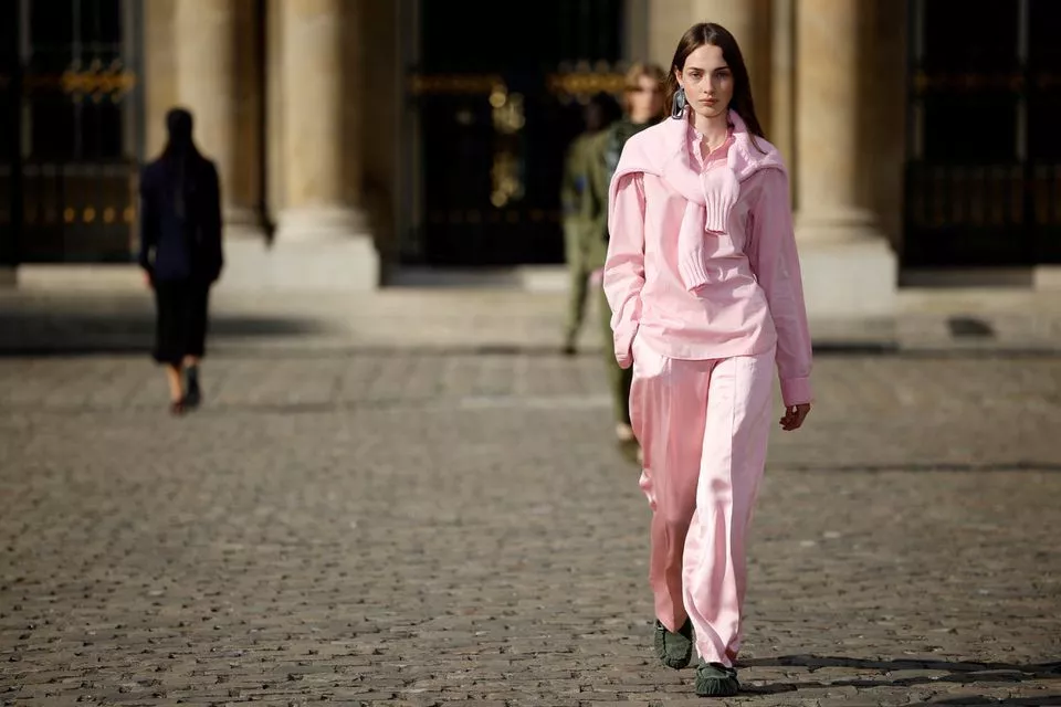 models present creations of the fashion brand officine generale as part of its spring summer 2023 collection show during men s fashion week in paris france june 24 2022 reuters sarah meyssonnier models present creations of the fashion brand officine generale as part of its spring summer 2023 collection show during men s fashion week in paris france june 24 2022 reuters sarah meyssonnier