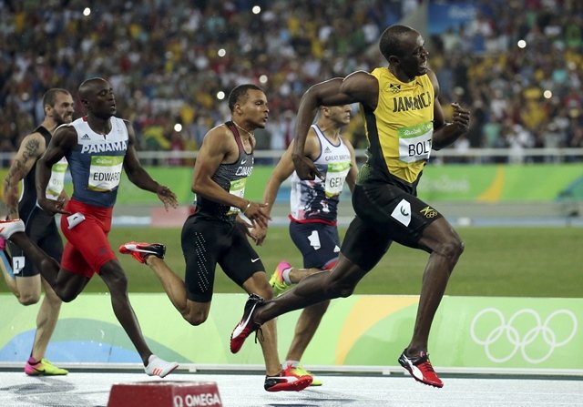 bolt wins third olympic 200m title
