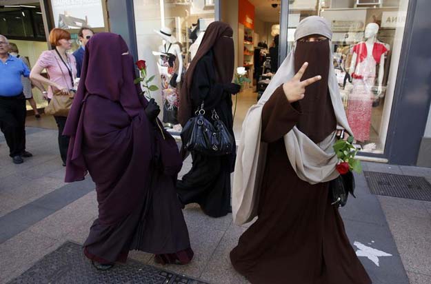 Austrian politicians call for ban on full body veil