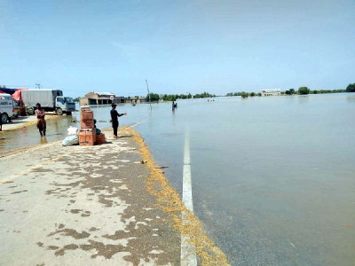 khairpur nathan shah goes under water