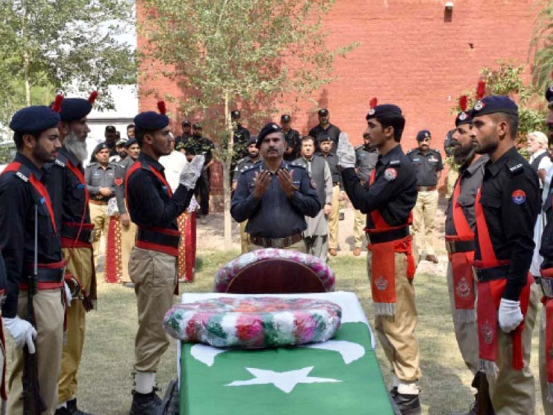 last rites of the slain police constable were offered in dera police lines photo express