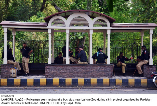 on saturday a police team collected forensic evidence and recorded the statements of the eyewitnesses photo online on saturday a police team collected forensic evidence and recorded the statements of the eyewitnesses photo online