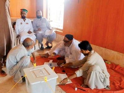 lacking enthusiasm few turn up for jacobabad by poll