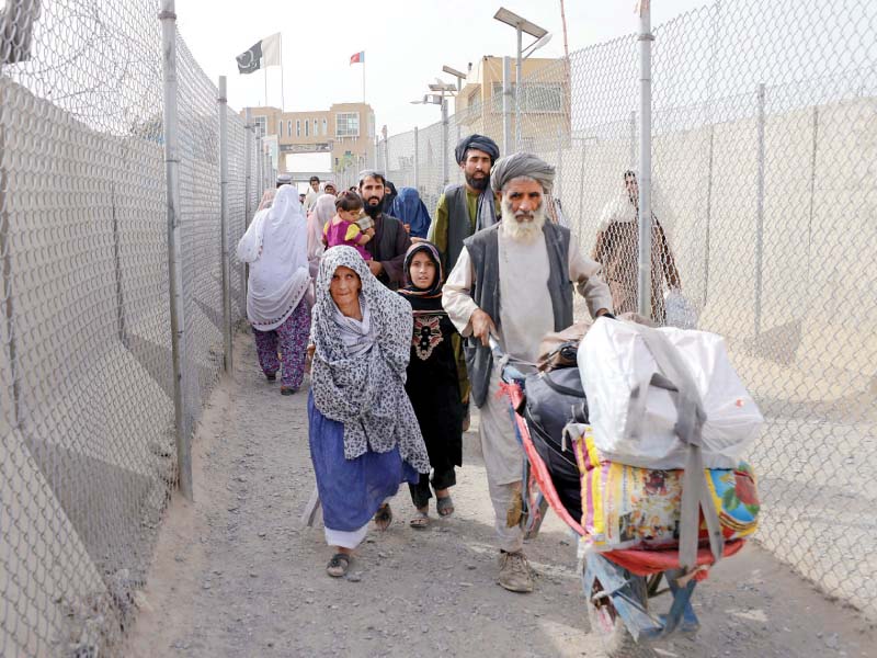 afghan refugees exit pakistan at chaman border in balochistan photo file