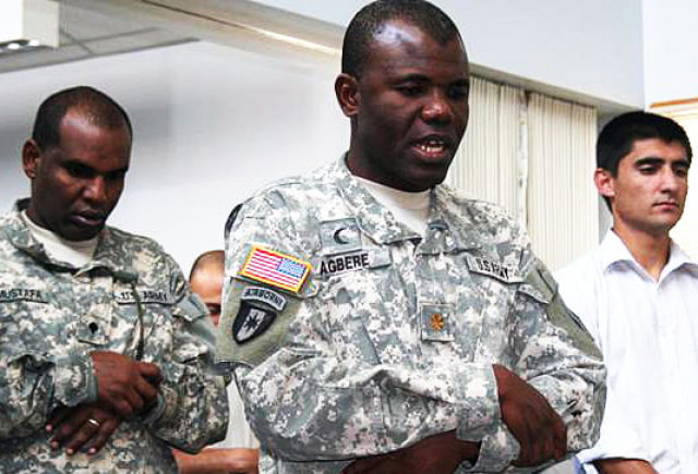 dawud agbere leads other assigned muslim soldiers in prayer as they prepare for the beginning of ramazan photo us army dawud agbere leads other assigned muslim soldiers in prayer as they prepare for the beginning of ramazan photo us army