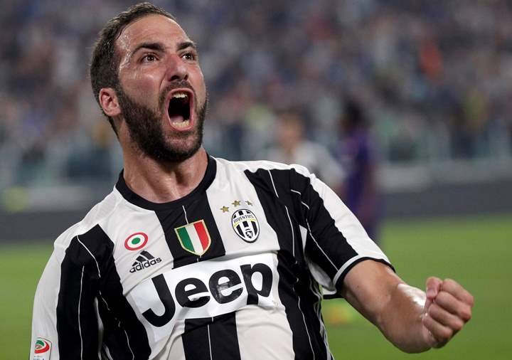 juventus 039 gonzalo higuain celebrates after scoring against fiorentina in italian serie a match at juventus stadium turin italy on august 20 2016 photo reuters