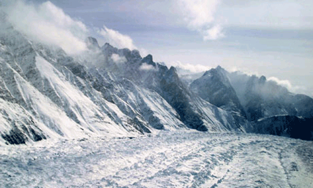 sources say women all residents of karachi were busy taking selfies when a glacier fell on them photo ppi