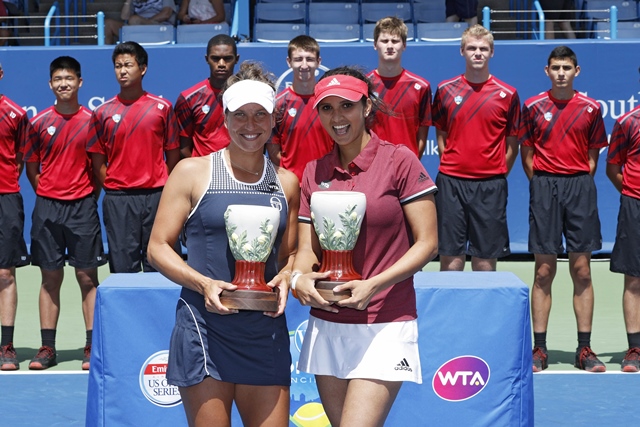 barbora strycova and sania mirza r celebrate their win on august 21 2016 in mason ohio photo afp