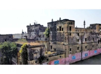 pindi s bedi mahal on the verge of collapse