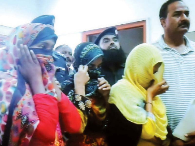 four girls have been recovered by security officials who had run away from lahore due to poverty photo agha mehroz express four girls have been recovered by security officials who had run away from lahore due to poverty photo agha mehroz express