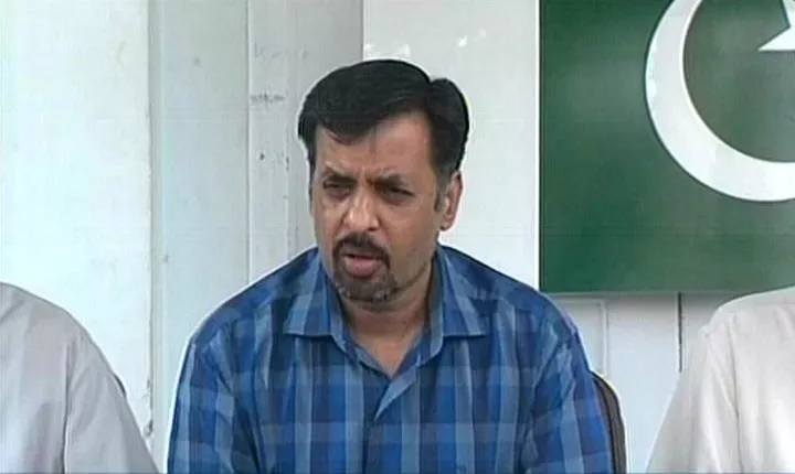 psp leader mustafa kamal addressing a press conference in karachi on august 23 2016 express news screen grab