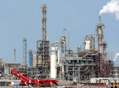 gazprom neft sees slight surplus on oil market