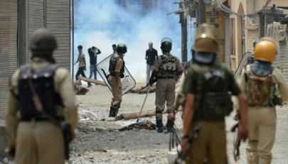 protester killed in fresh clashes in indian kashmir protester killed in fresh clashes in indian kashmir