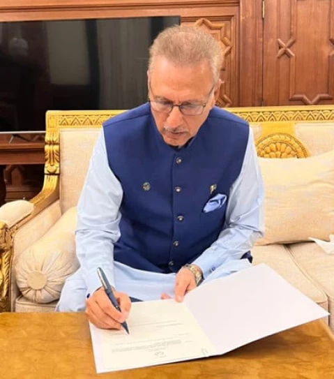 president dr arif alvi signing the dissolution of the national assembly in terms of article 58 1 of the constitution of pakistan 1973 in lahore on wednesday august 9 2023 photo express