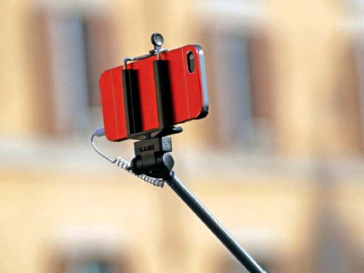 social media validation tourists warned of hazards urged to take precaution