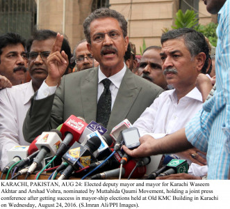 hand in hand new mayor seeks rangers help hand in hand new mayor seeks rangers help