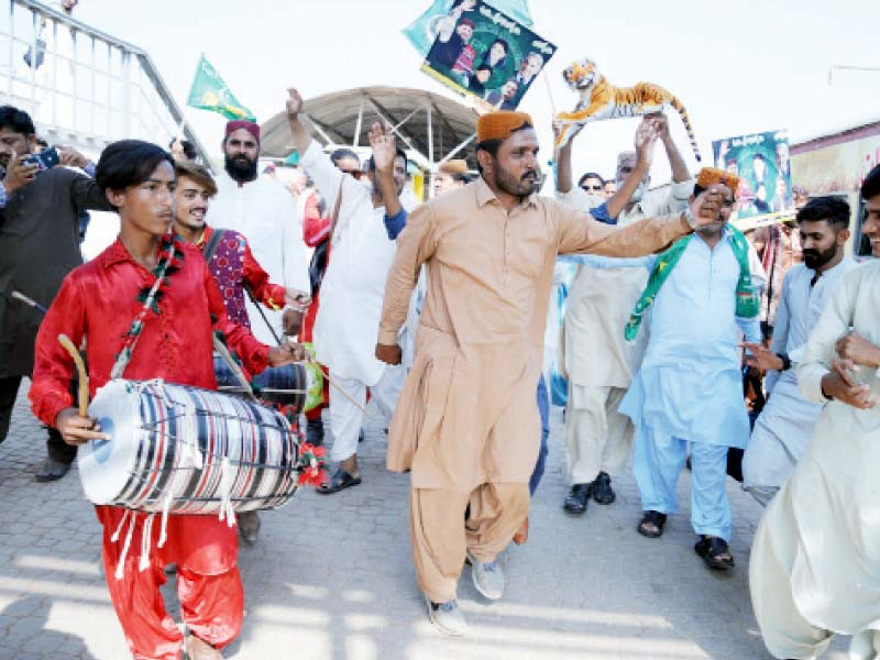 supporters of pml n dance to the drumbeat as they board a train at hyderabad railway station to lahore to welcome party supremo nawaz sharif at minar e pakistan on saturday pml n sindh booked the complete train to facilitate the party supporters photo online