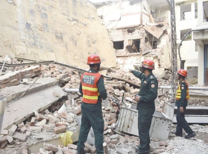 under renovation building crumbles at services hospital under renovation building crumbles at services hospital