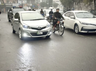 road encroachments continue to block traffic in lahore