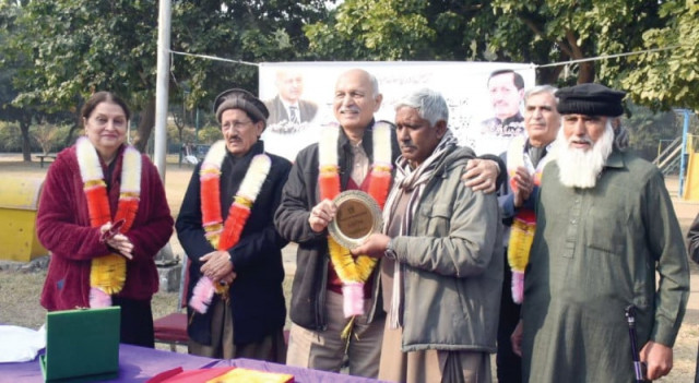 senator hosts party for unsung heroes