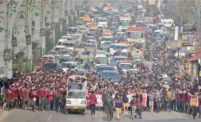 students of government gordon college block murree road in protest against the proposed handover of their institution to an american church photo online