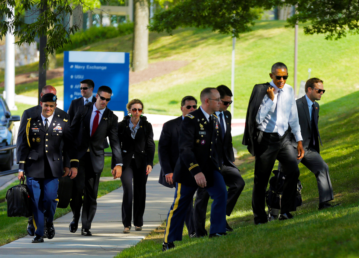 us president barack obama walks to marine one after visiting wounded service members at walter reed national military medical center in bethesda maryland us august 26 2016 photo reuters