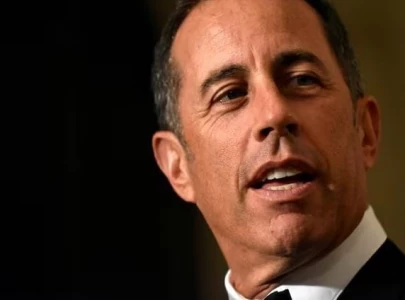 jerry seinfeld backtracks on howard stern statement