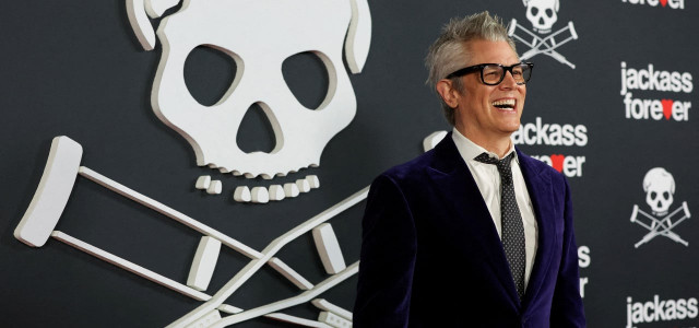 johnny knoxville hit with 3m negligence and battery lawsuit johnny knoxville hit with 3m negligence and battery lawsuit