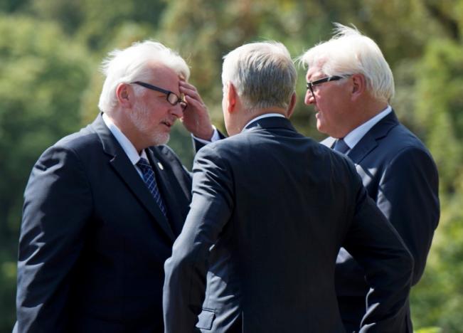 german foreign minister frank walter steinmeier r talks to the poland 039 s foreign minister witold waszczykowski l and french foreign minister jean marc ayraultin in weimar germany august 28 2016 photo reuters